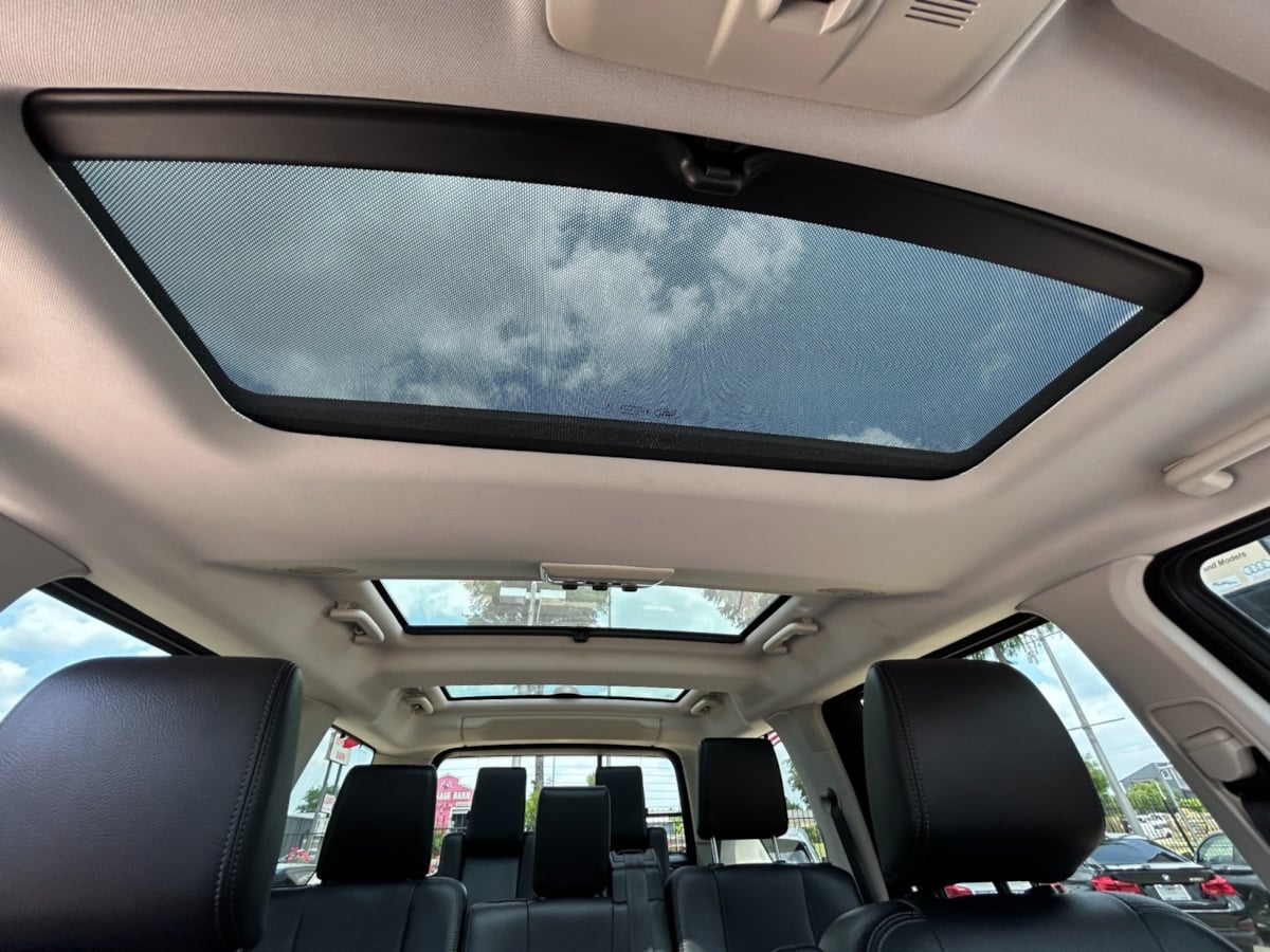 2016 Land Rover LR4 Base photo 36