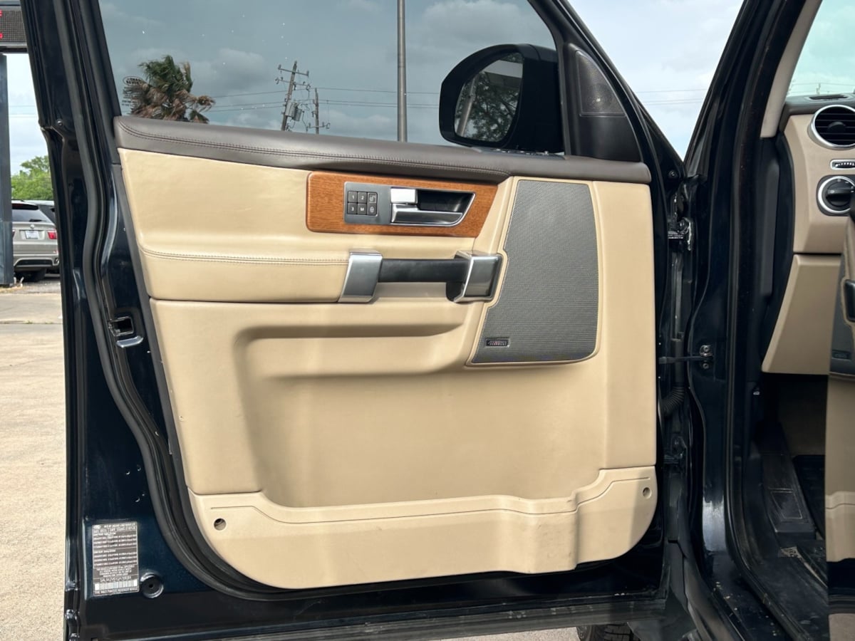 2016 Land Rover LR4 HSE LUX photo 9