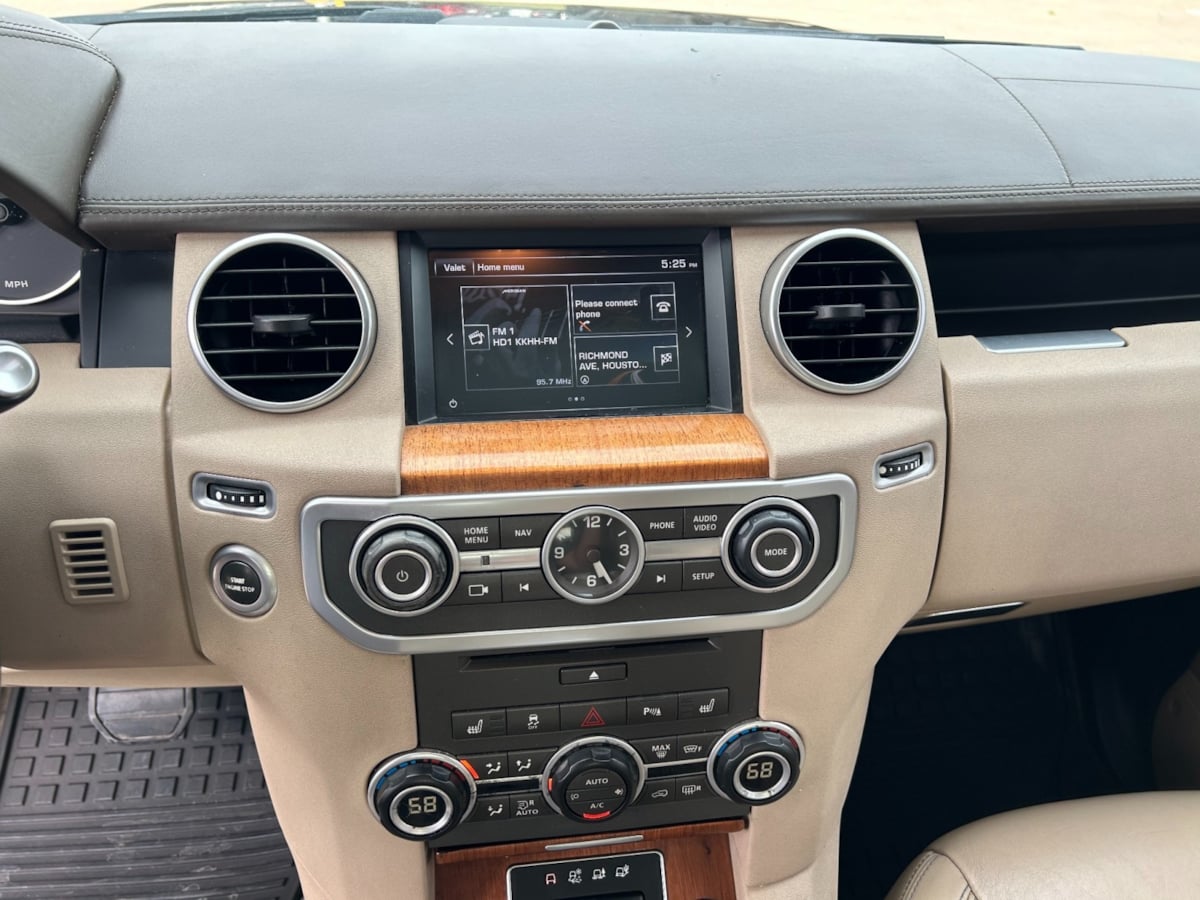 2016 Land Rover LR4 HSE LUX photo 14