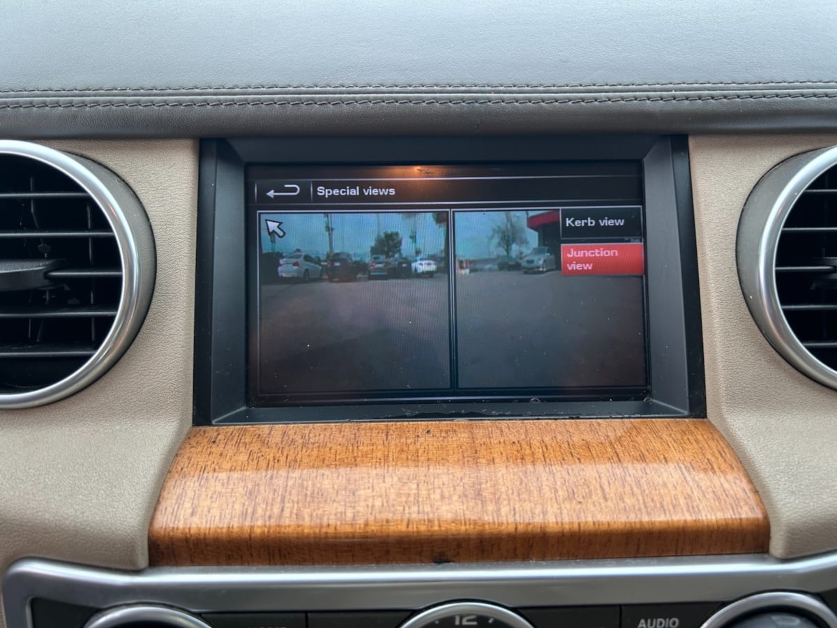 2016 Land Rover LR4 HSE LUX photo 16