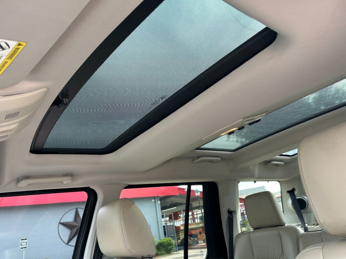 2016 Land Rover LR4 HSE LUX photo 18