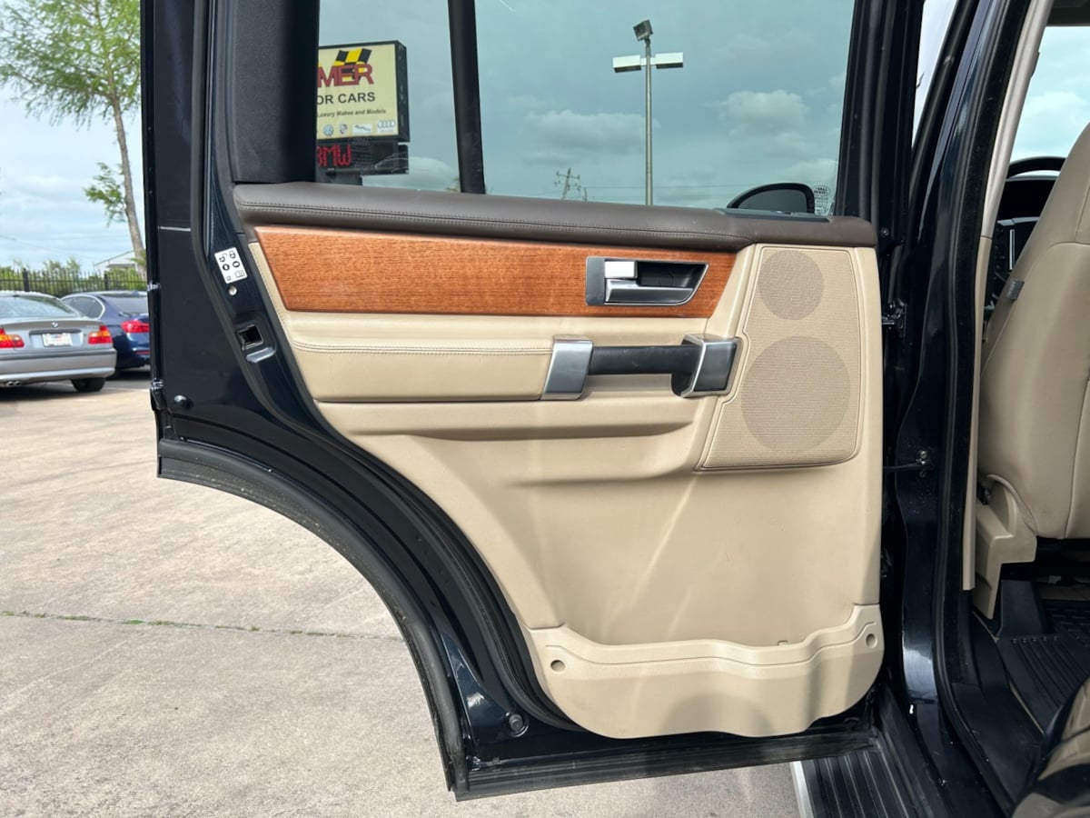 2016 Land Rover LR4 HSE LUX photo 19