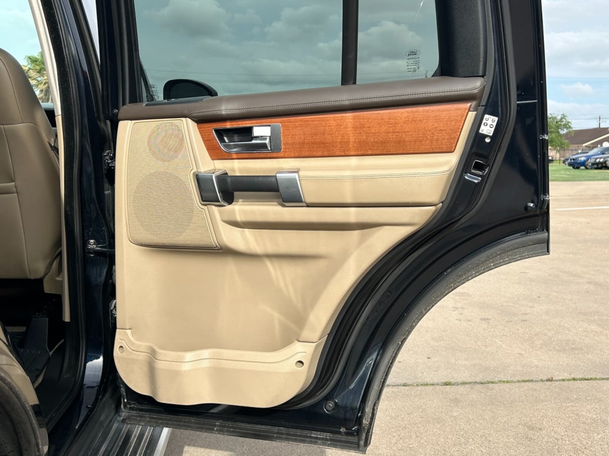 2016 Land Rover LR4 HSE LUX photo 24