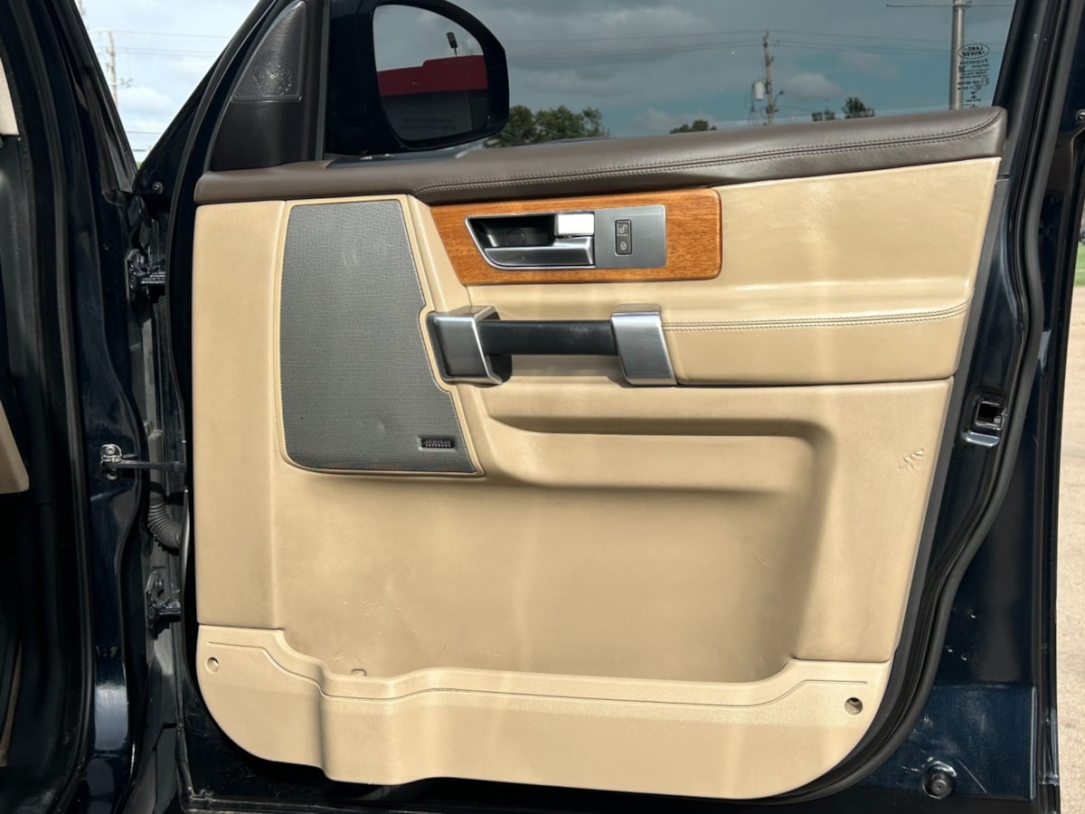 2016 Land Rover LR4 HSE LUX photo 29