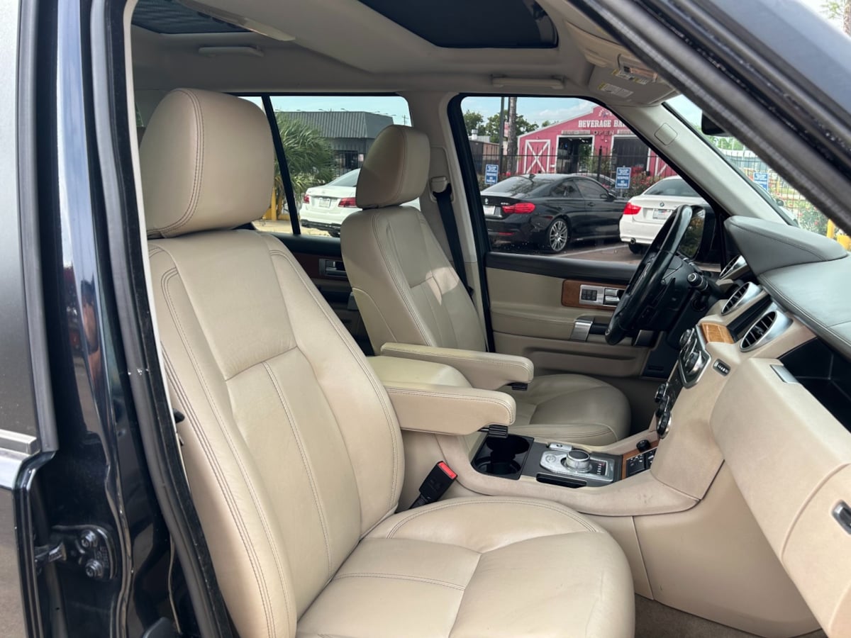 2016 Land Rover LR4 HSE LUX photo 30
