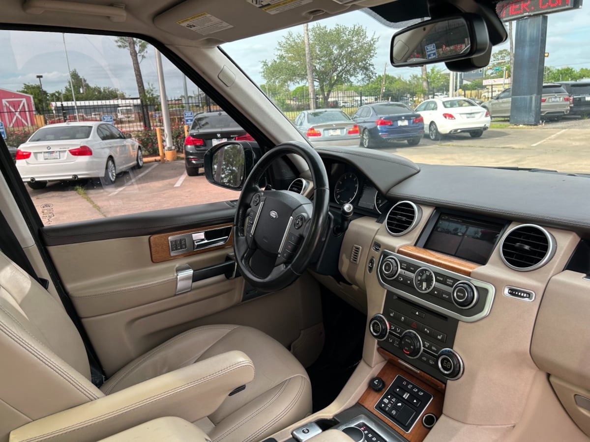 2016 Land Rover LR4 HSE LUX photo 32