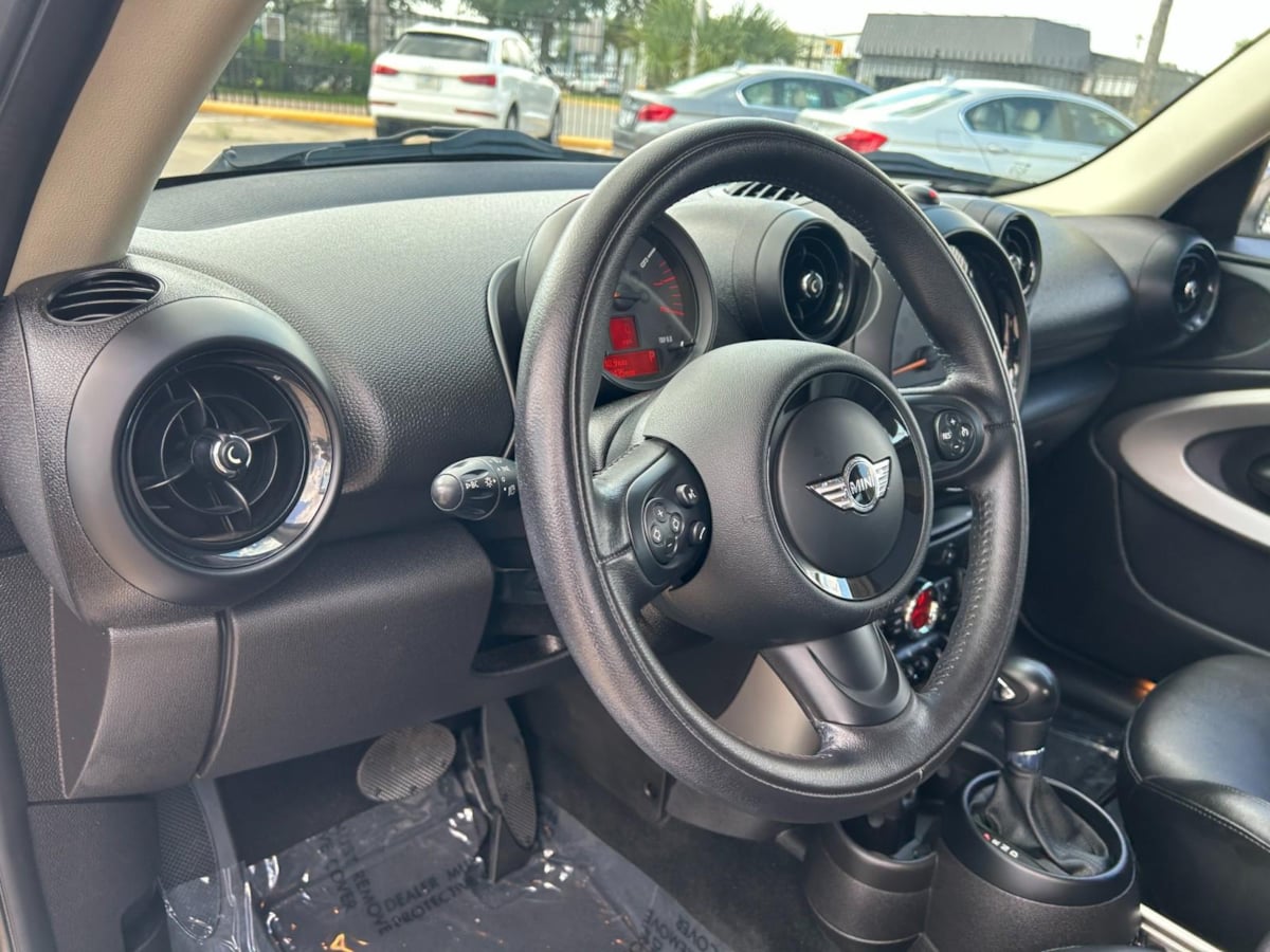 2015 Mini Paceman John Cooper Works photo 11