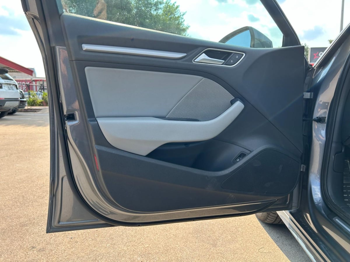 2018 Audi A3 E-tron Premium photo 13