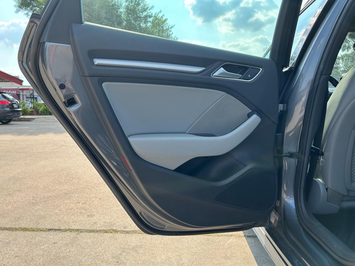 2018 Audi A3 E-tron Premium photo 24