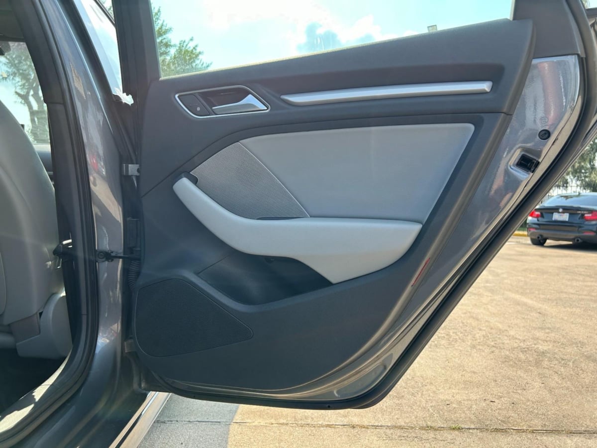 2018 Audi A3 E-tron Premium photo 27