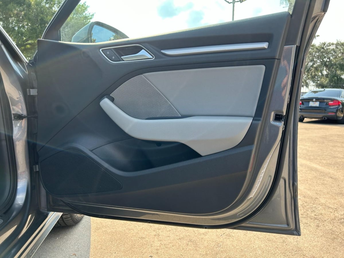 2018 Audi A3 E-tron Premium photo 30