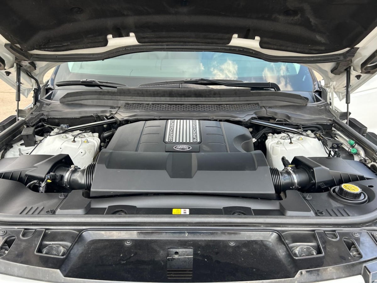 2015 Land Rover Range Rover Sport SuperCharged HSE photo 9