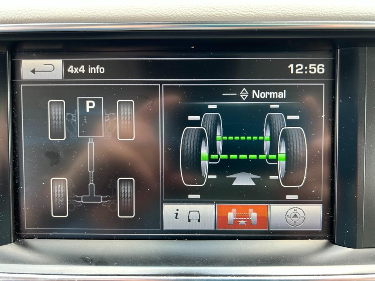 2015 Land Rover Range Rover Sport SuperCharged HSE photo 16