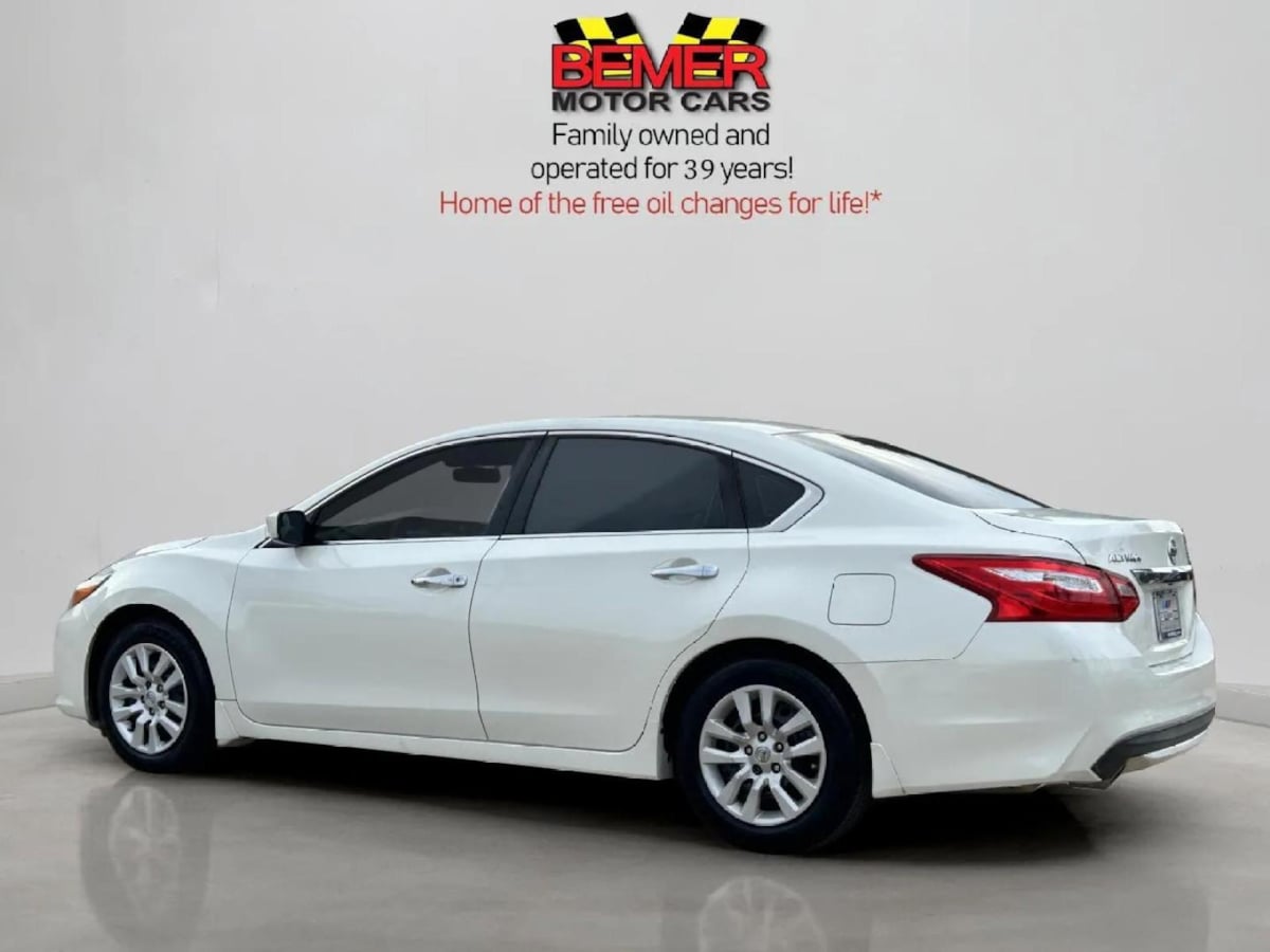 2017 Nissan Altima 2.5 S photo 2