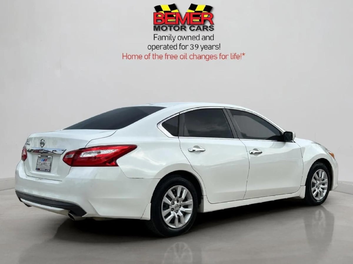 2017 Nissan Altima 2.5 S photo 4