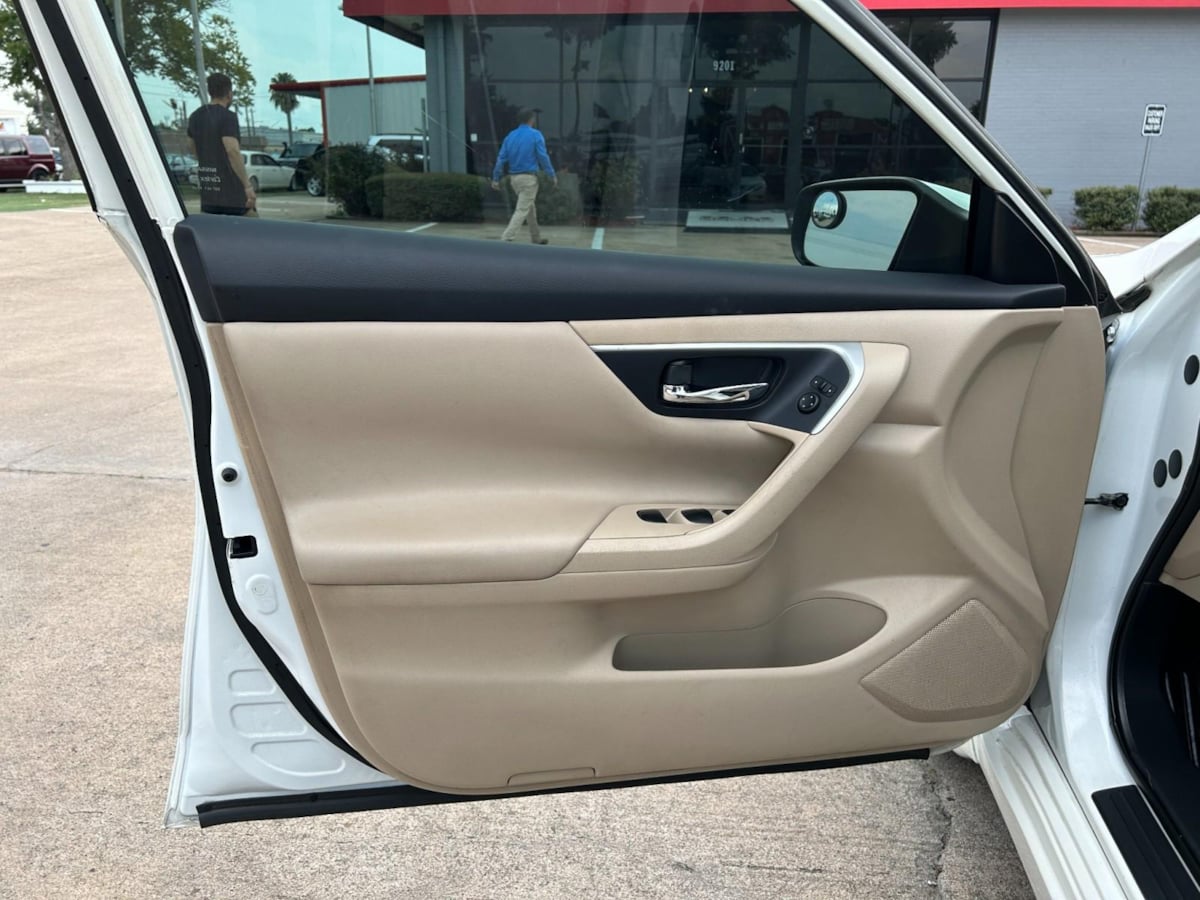 2017 Nissan Altima 2.5 S photo 9