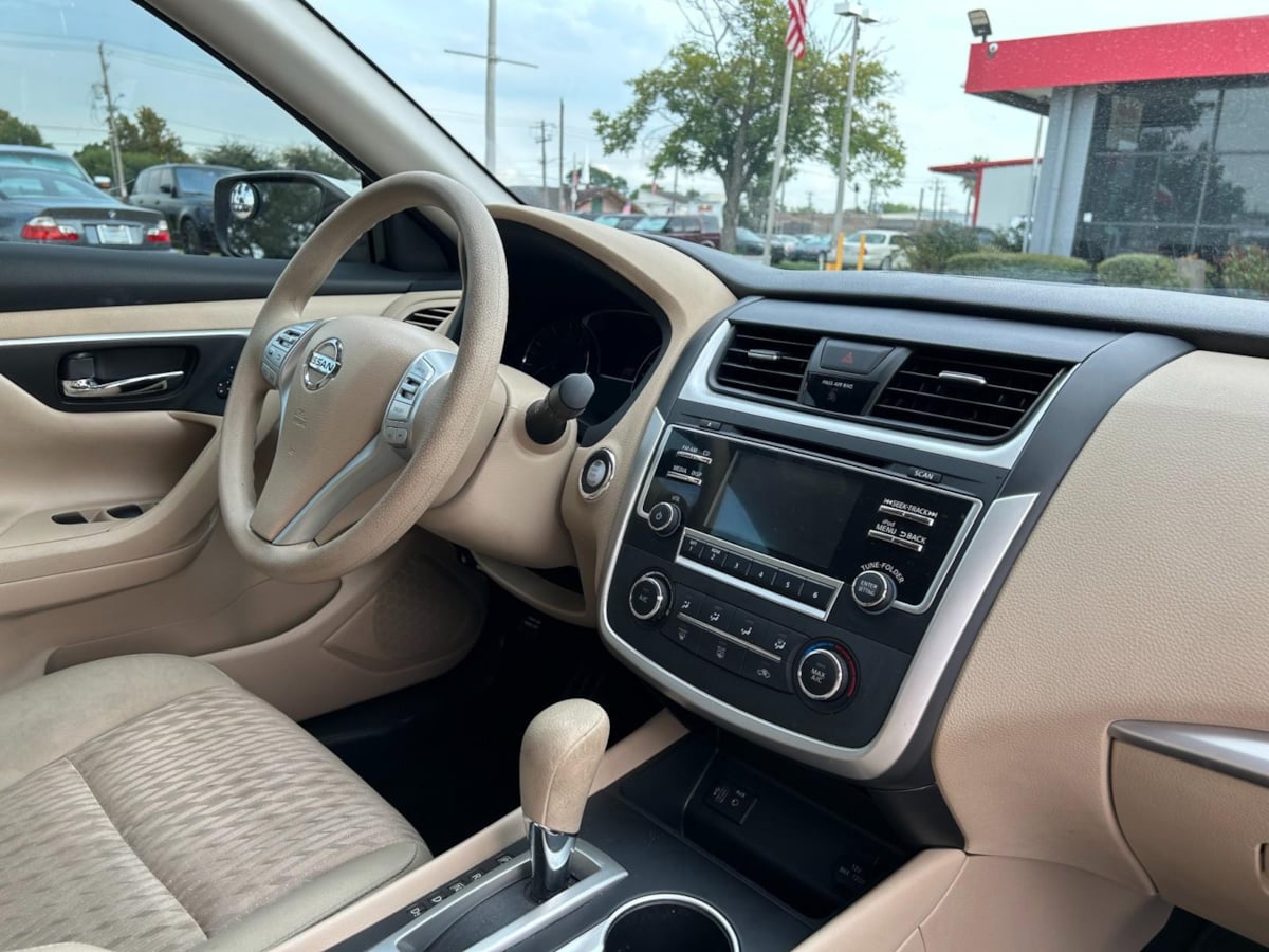 2017 Nissan Altima 2.5 S photo 18