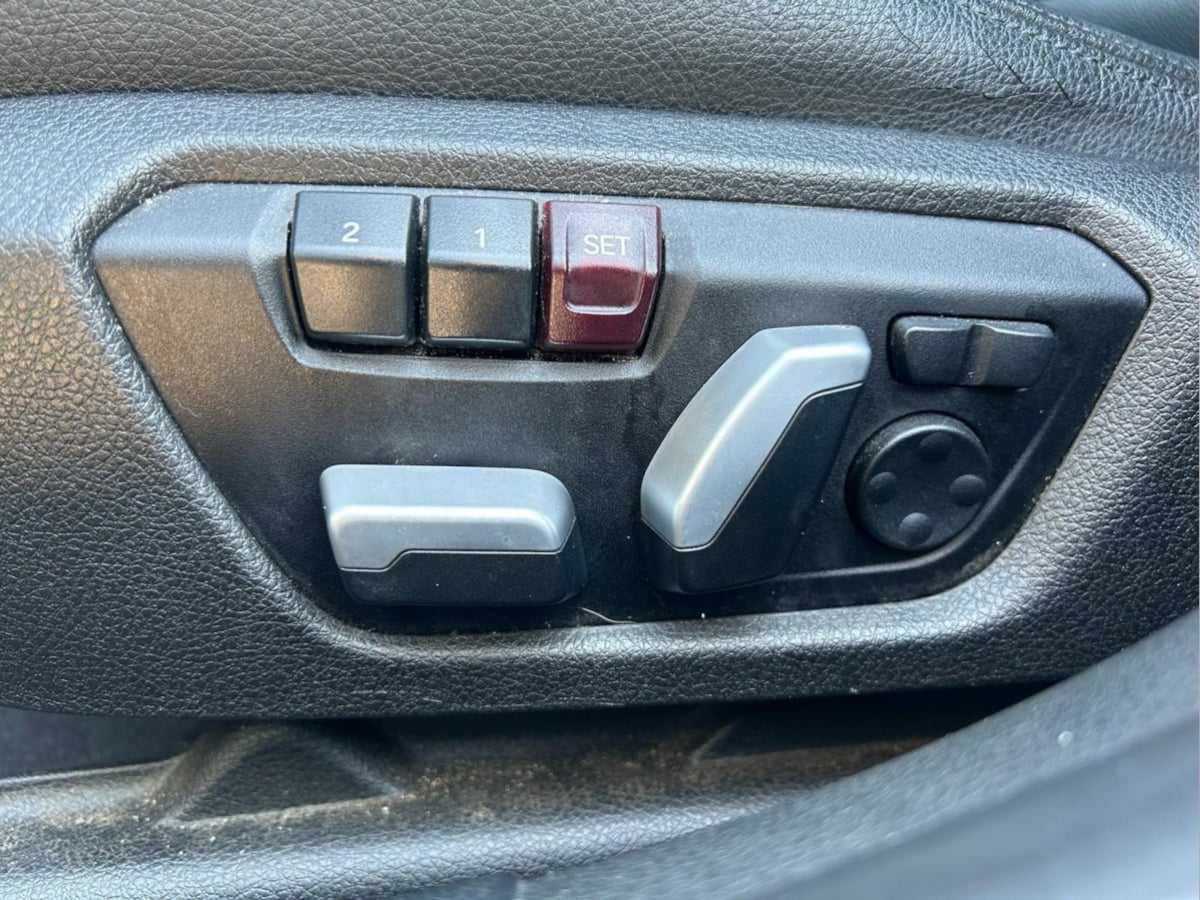 Additional photo of vehicle.