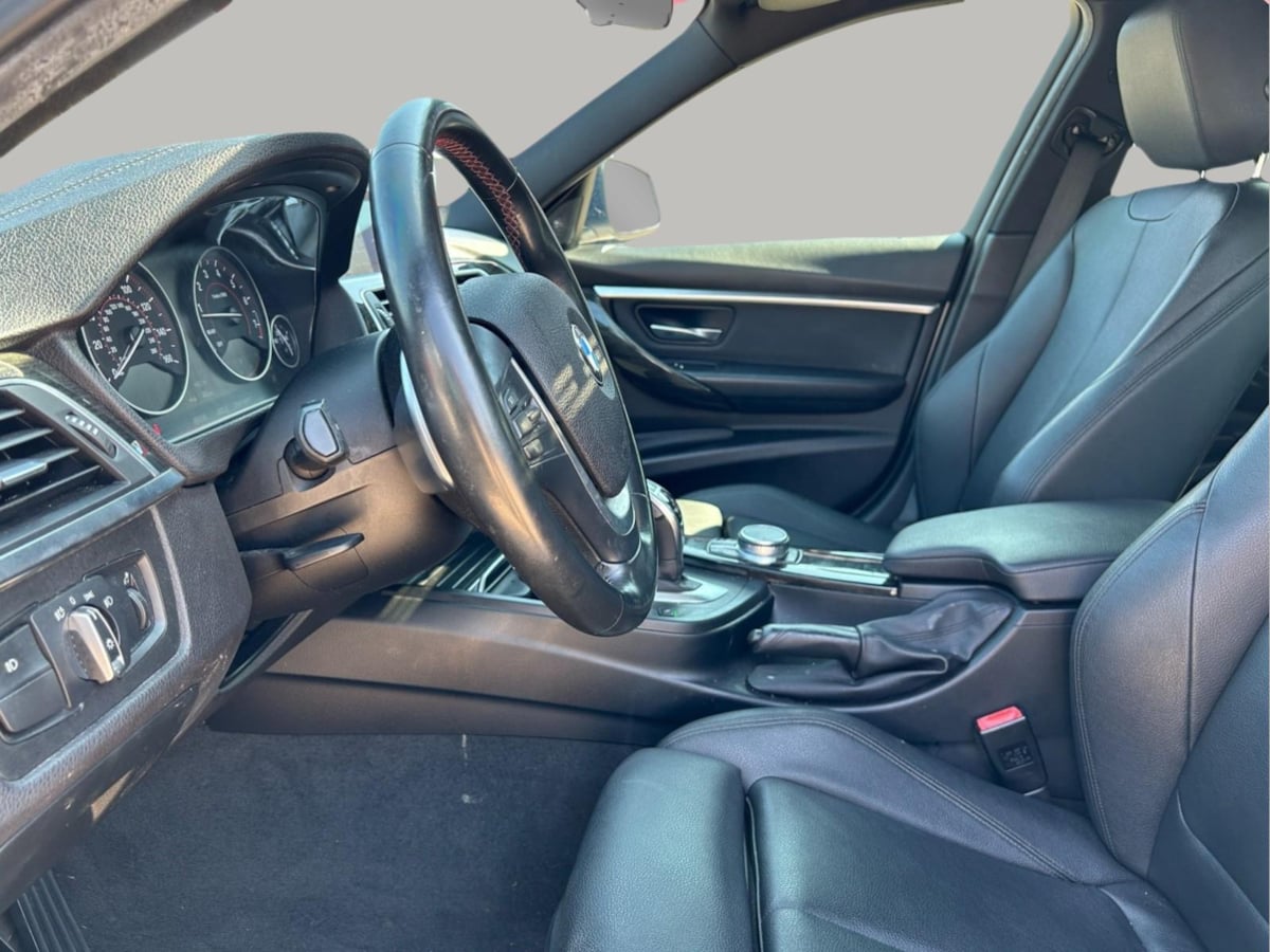 Additional photo of vehicle.