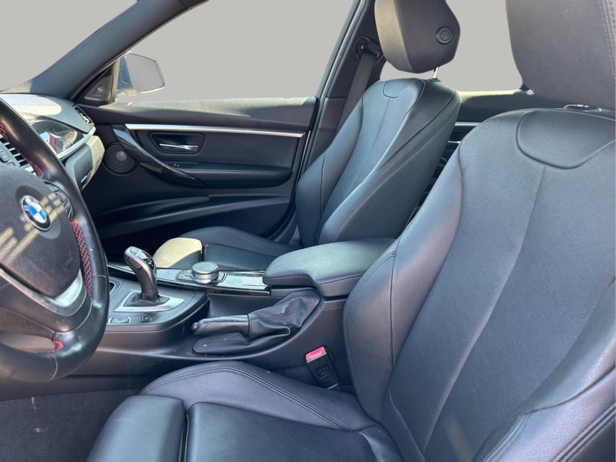 Additional photo of vehicle.