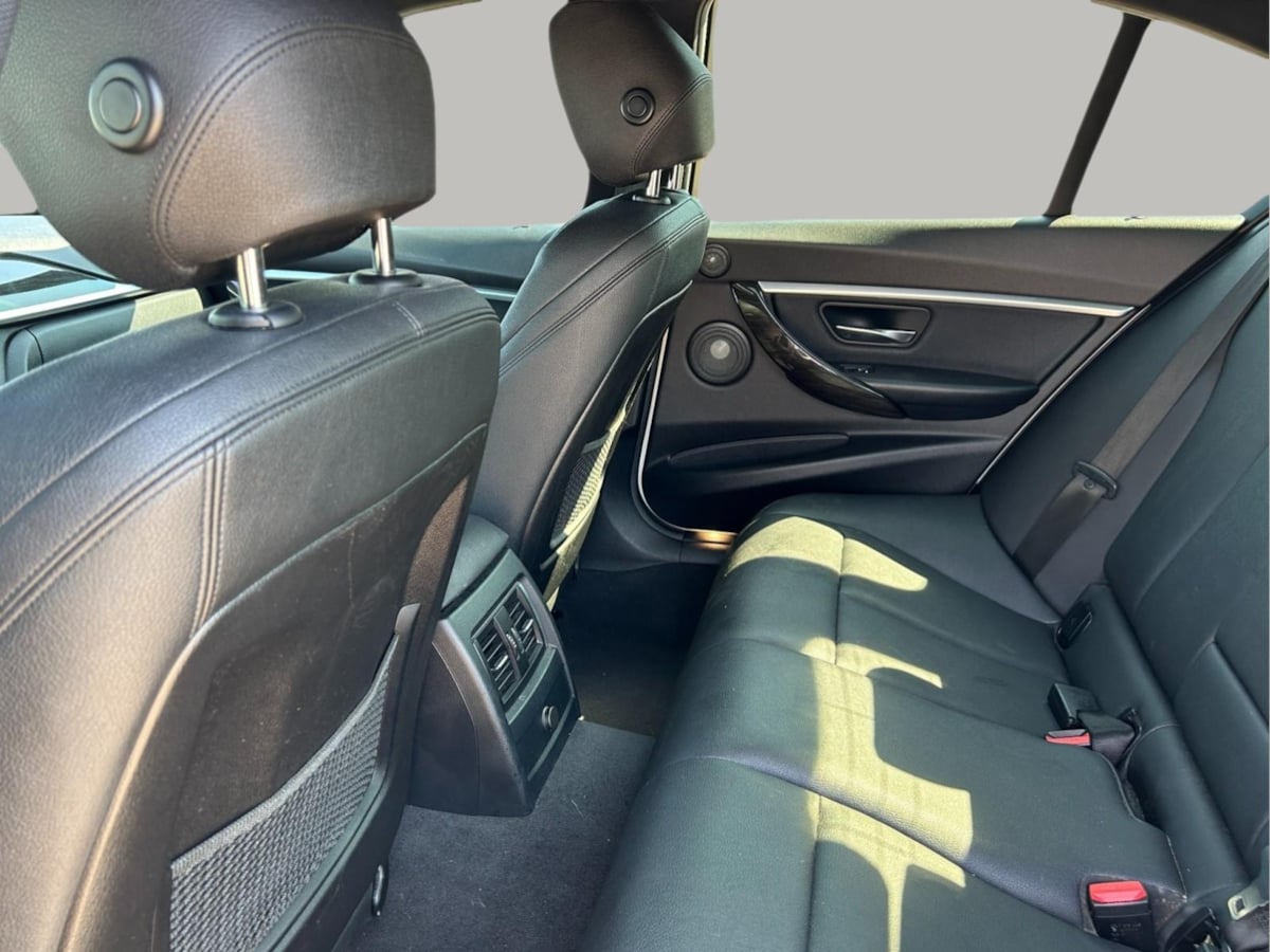 Additional photo of vehicle.