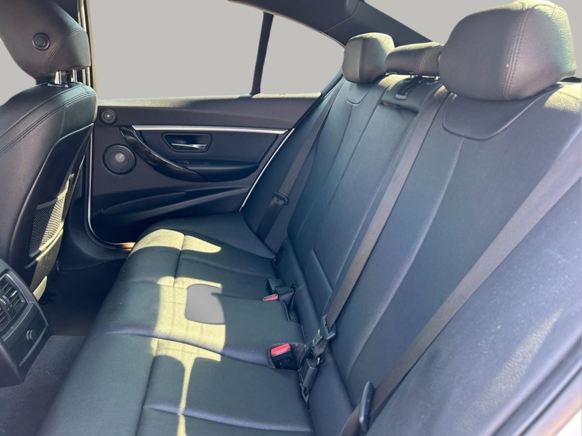 Additional photo of vehicle.