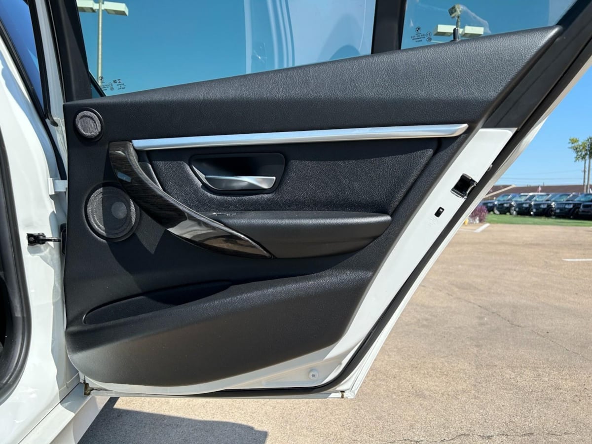 Additional photo of vehicle.