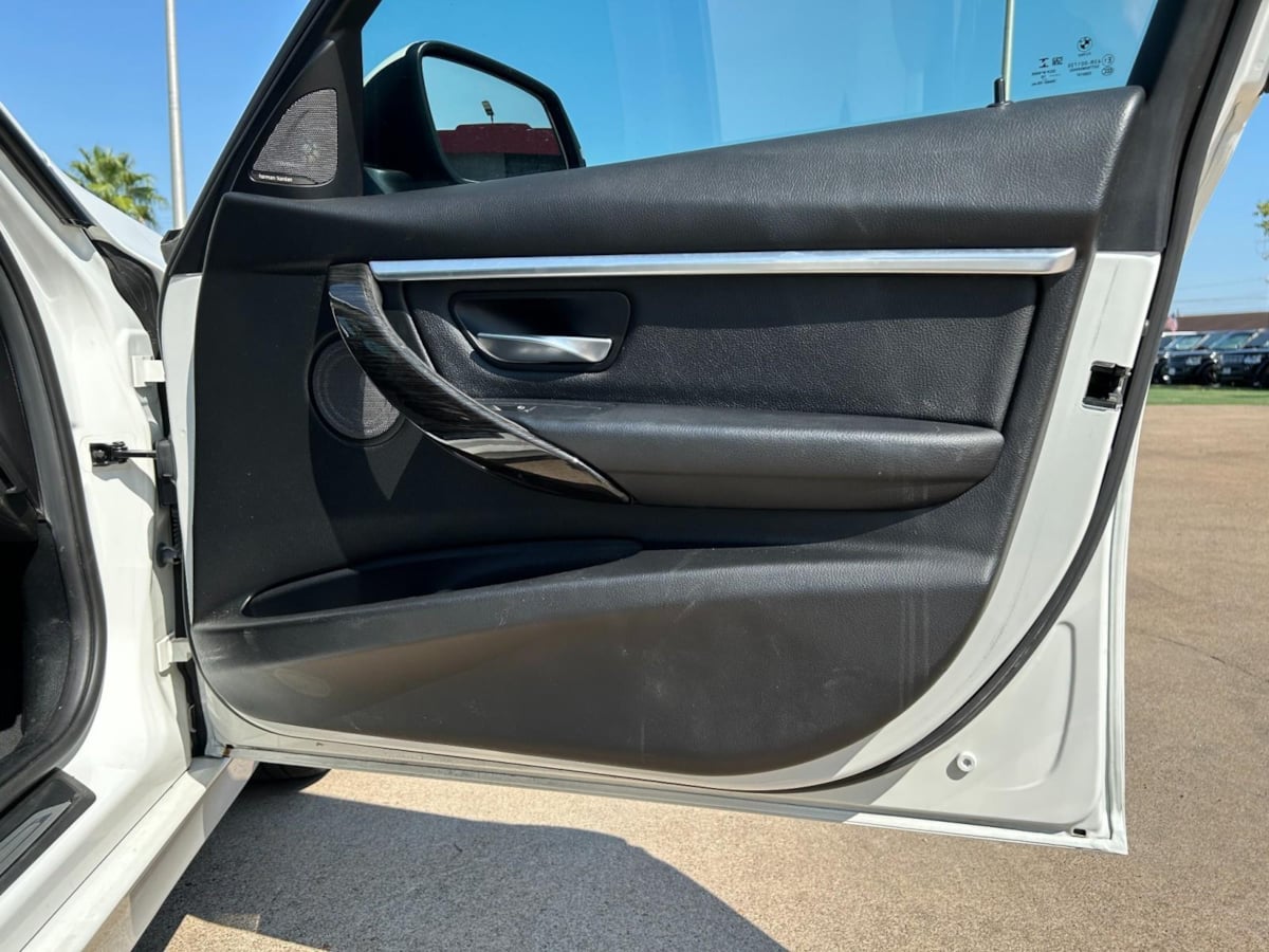 Additional photo of vehicle.