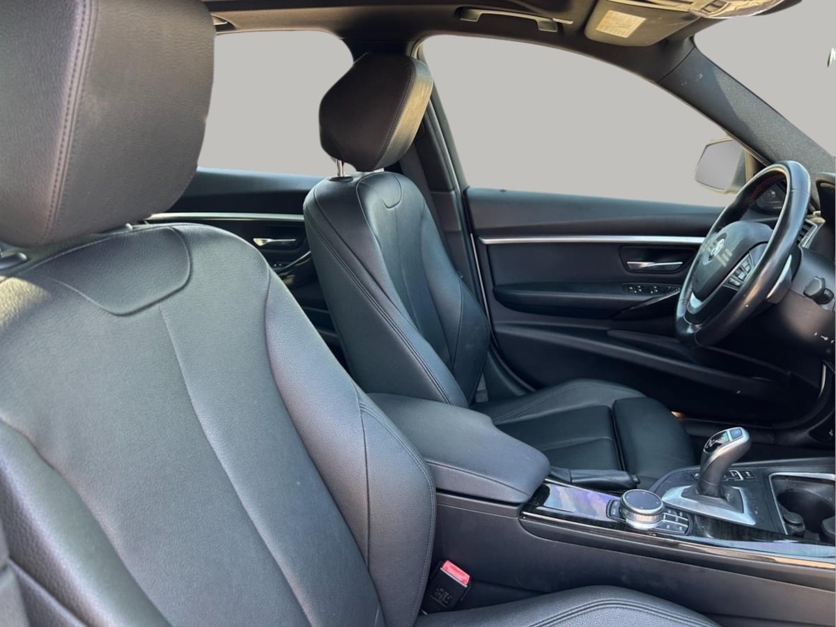 Additional photo of vehicle.