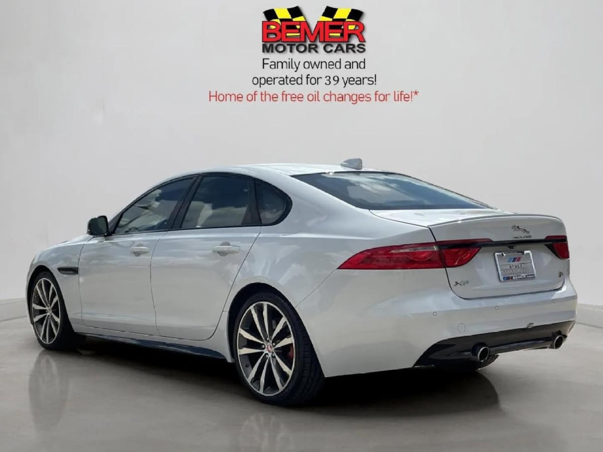 2016 Jaguar XF S photo 2