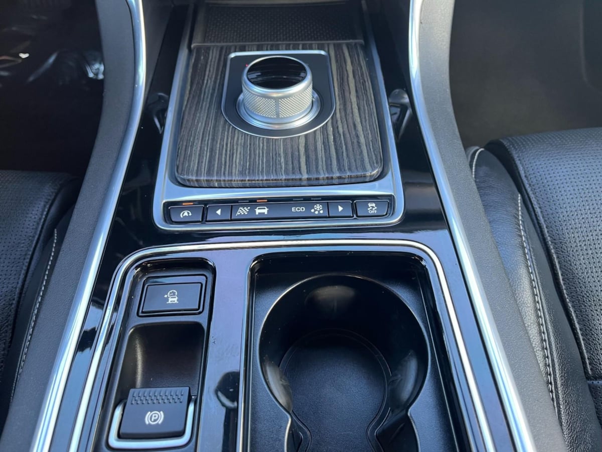 2016 Jaguar XF S photo 22