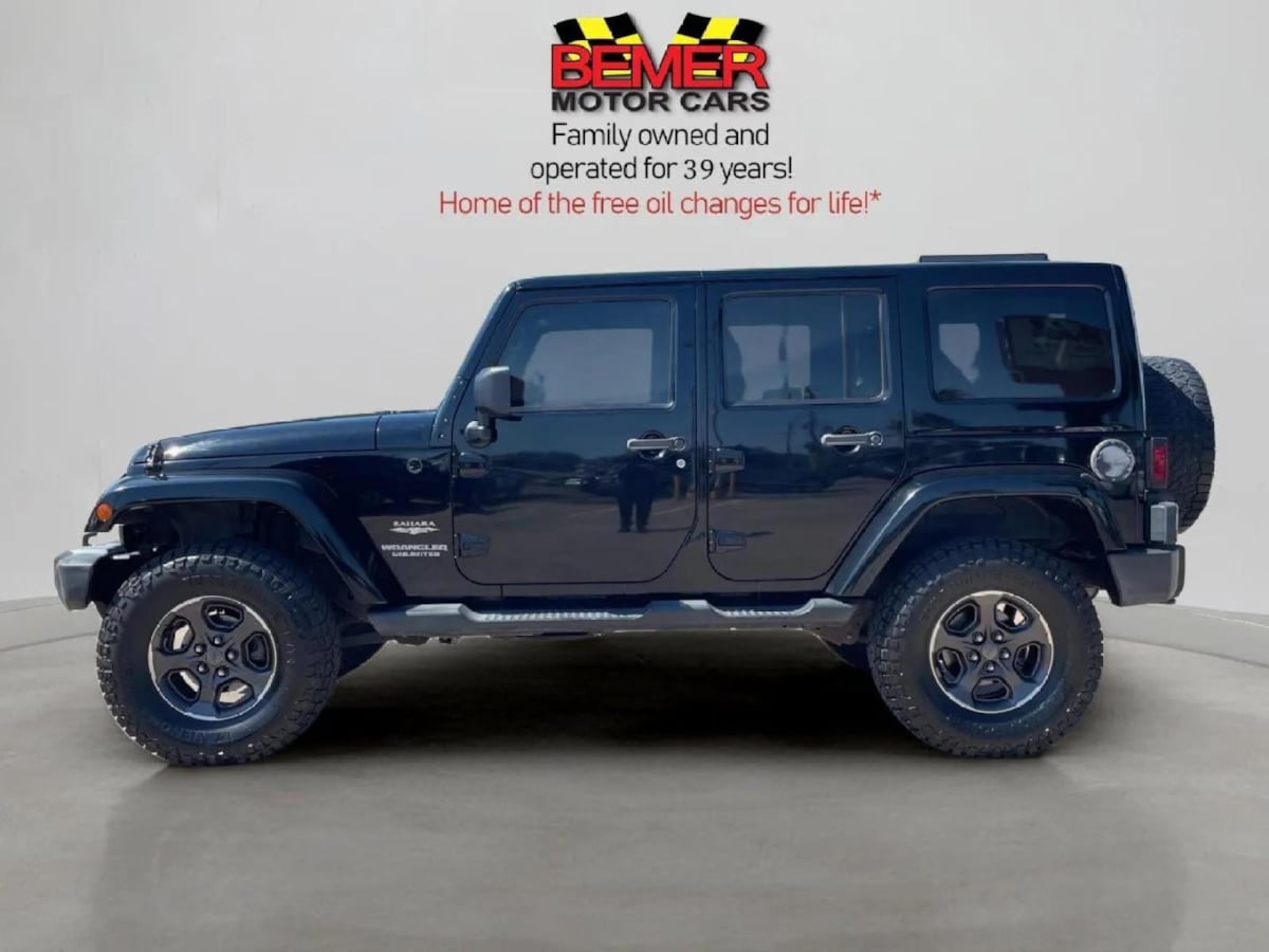 2014 Jeep Wrangler Unlimited Sahara photo 2