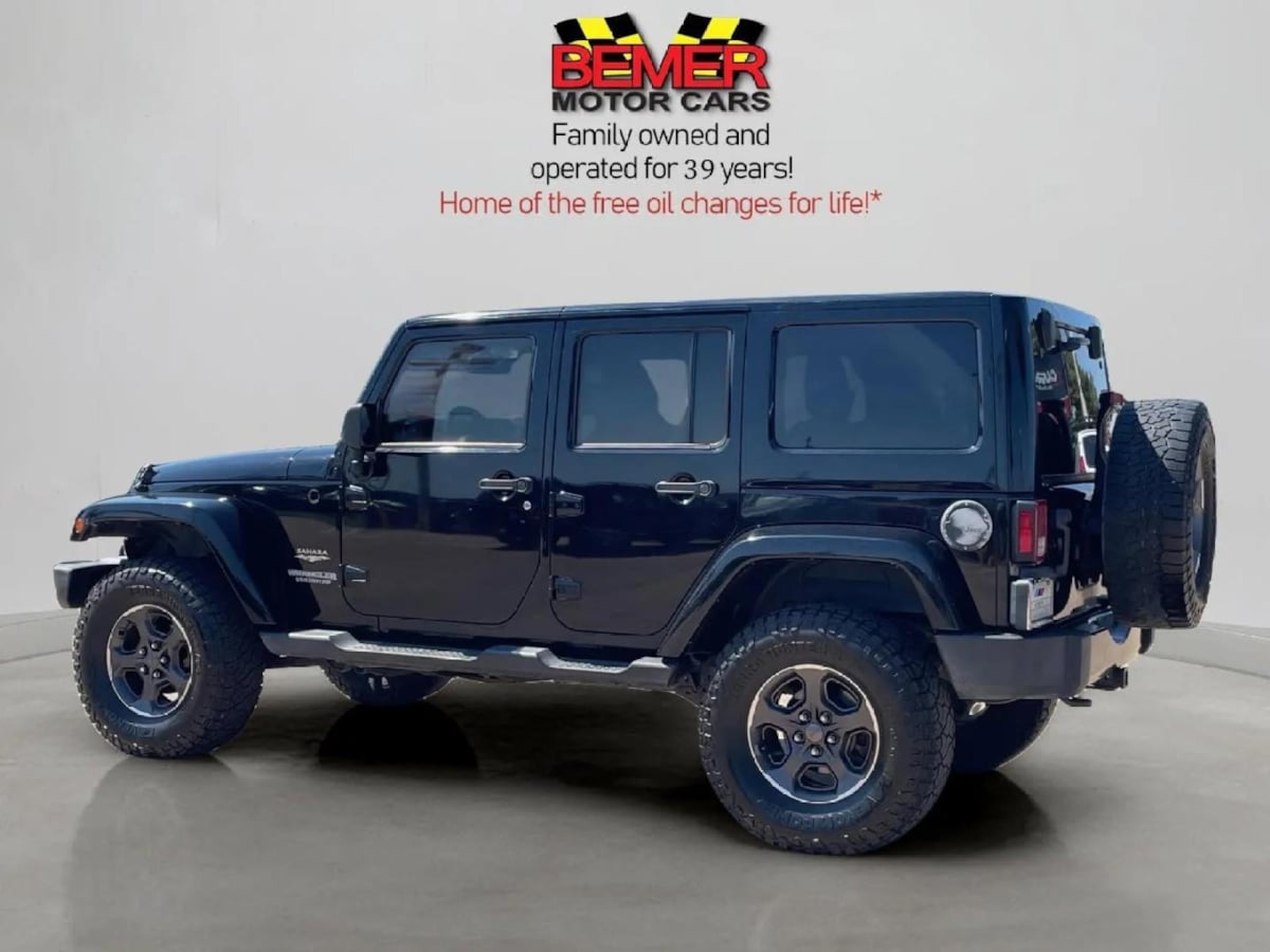 2014 Jeep Wrangler Unlimited Sahara photo 3