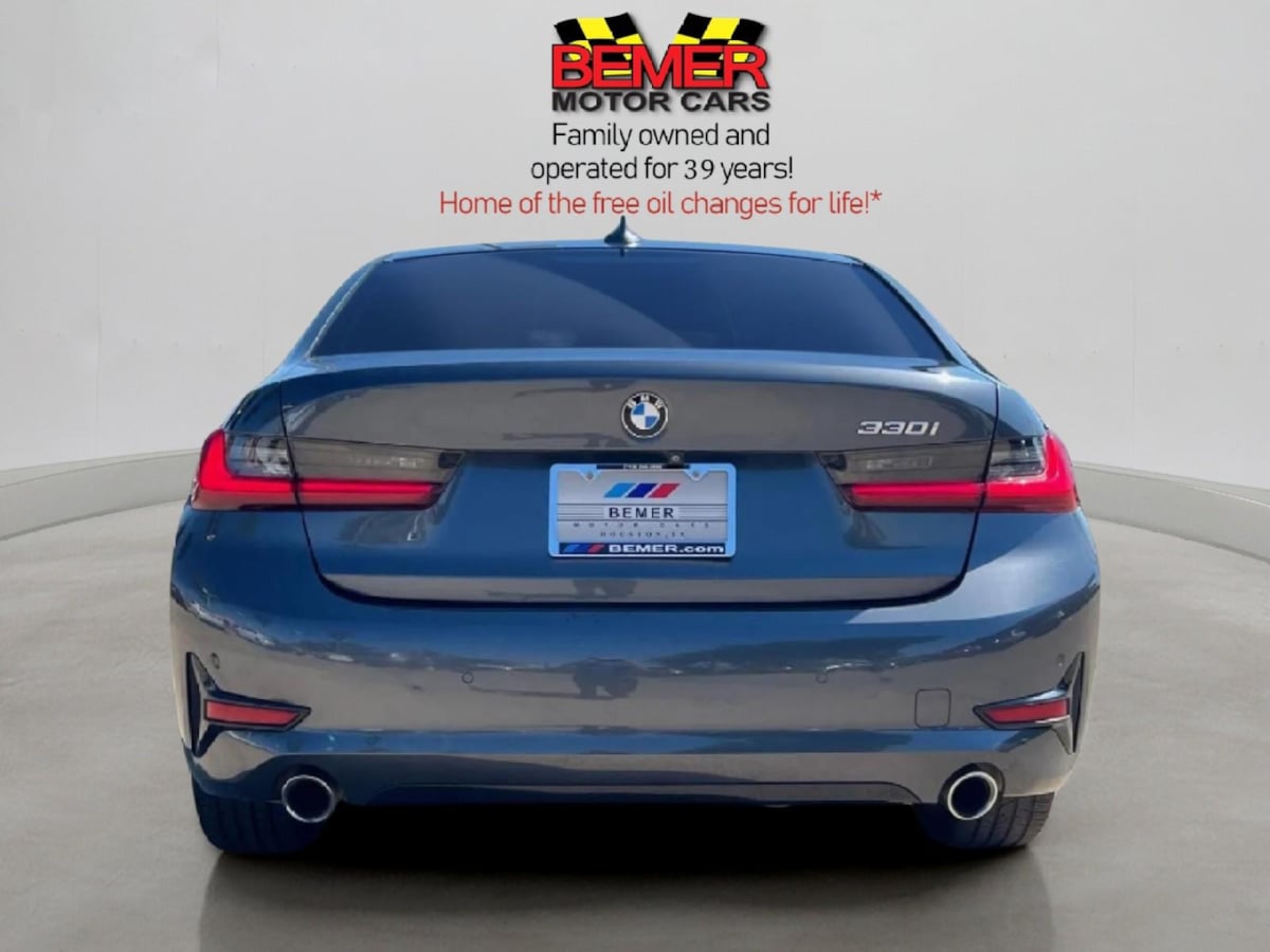 Additional photo of vehicle.