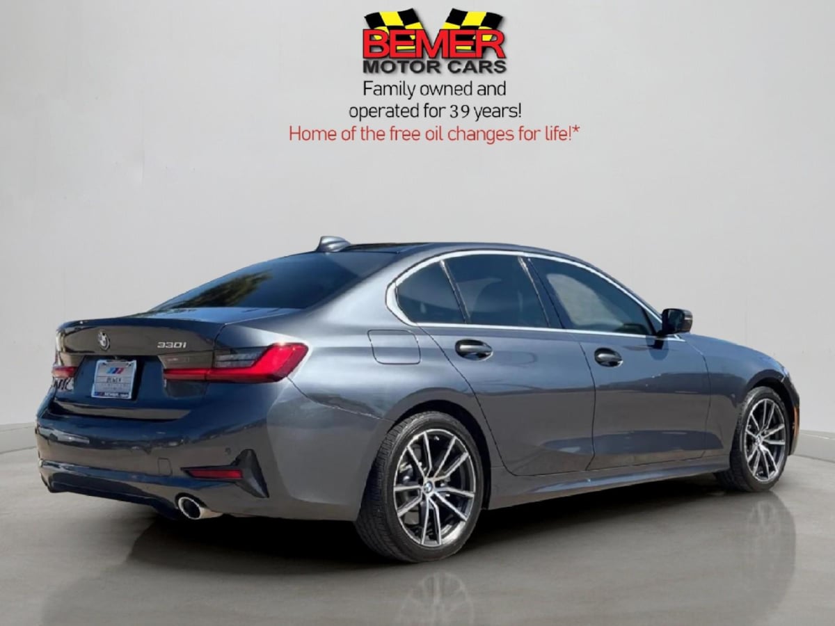 Additional photo of vehicle.