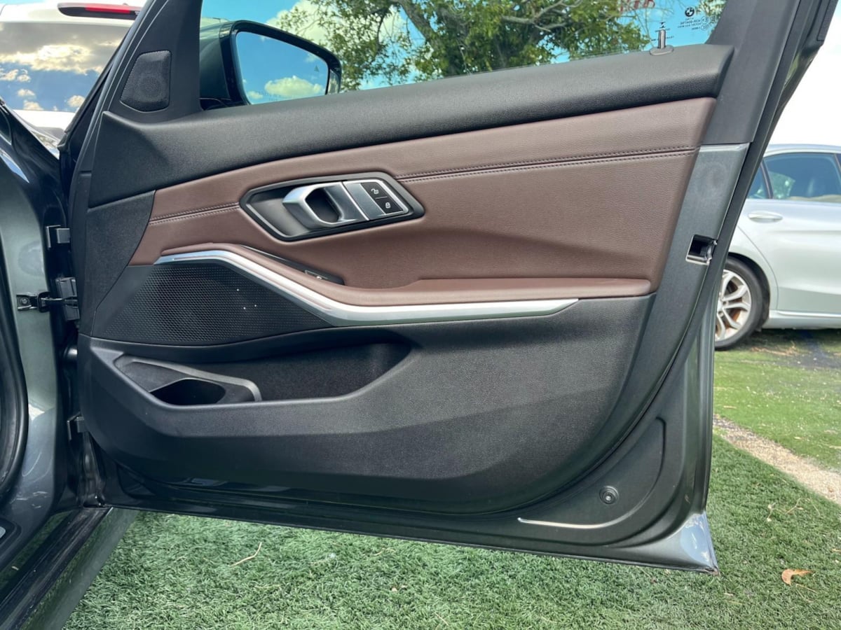 Additional photo of vehicle.