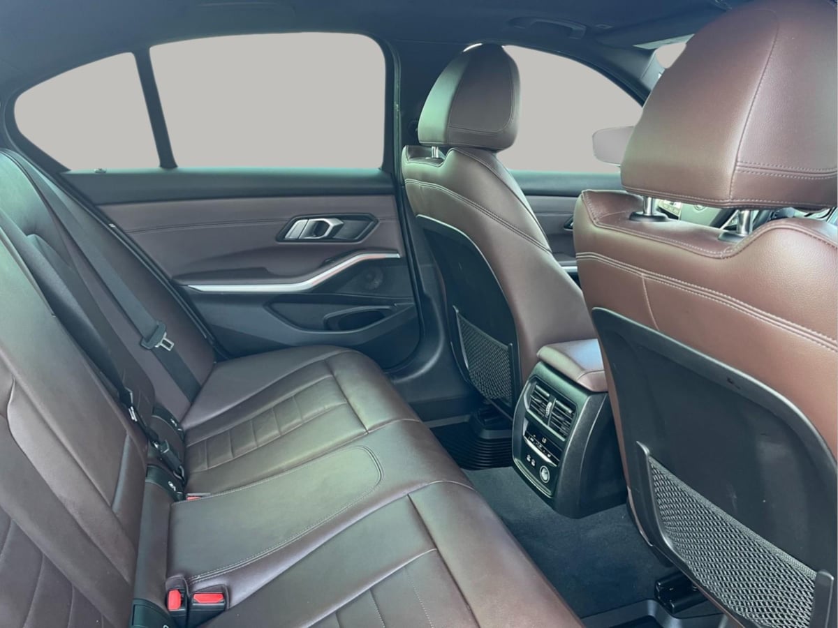 Additional photo of vehicle.