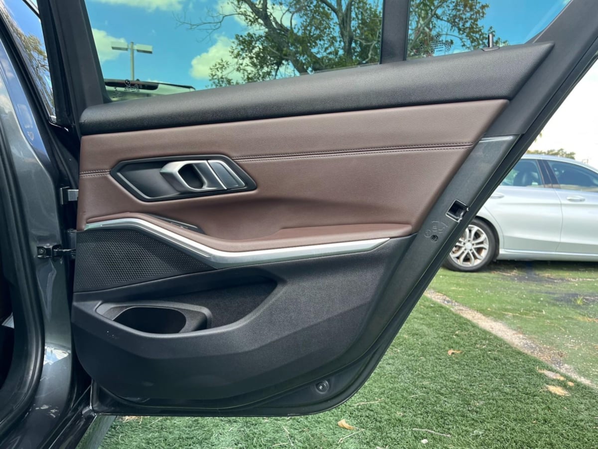 Additional photo of vehicle.