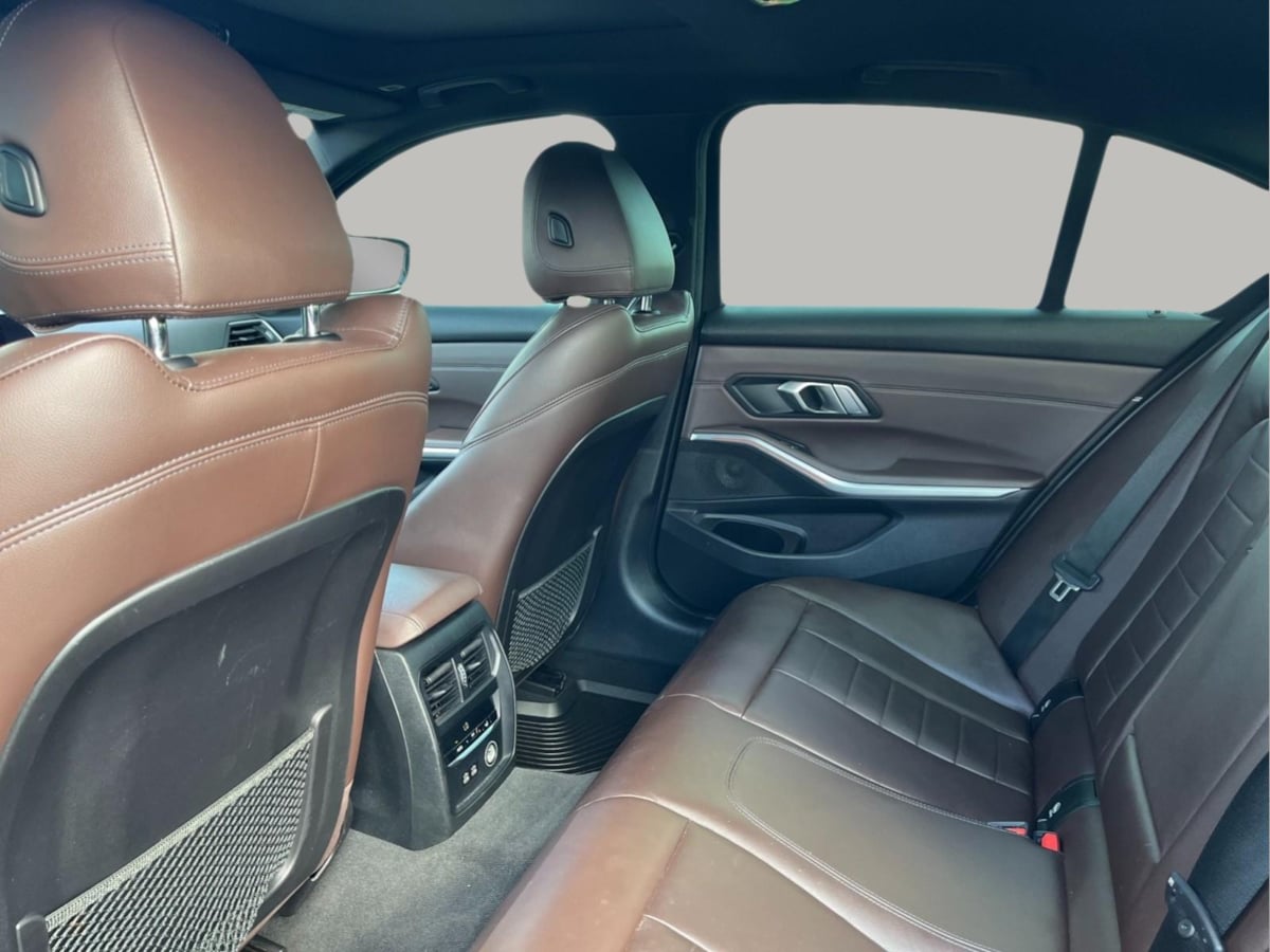 Additional photo of vehicle.