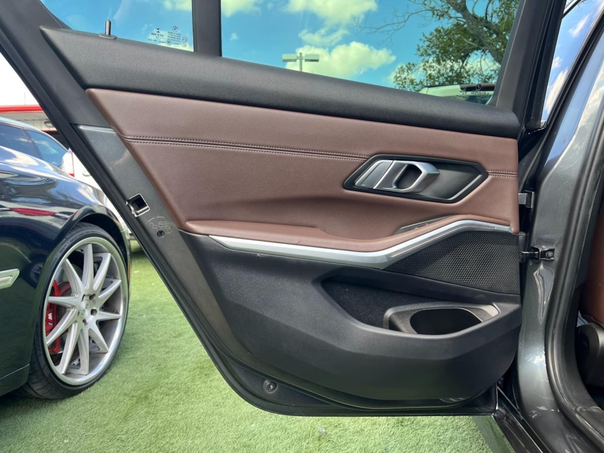 Additional photo of vehicle.