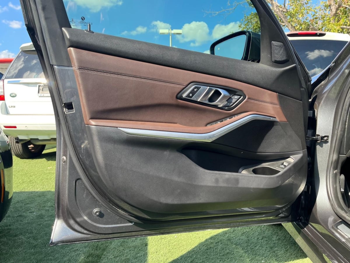 Additional photo of vehicle.