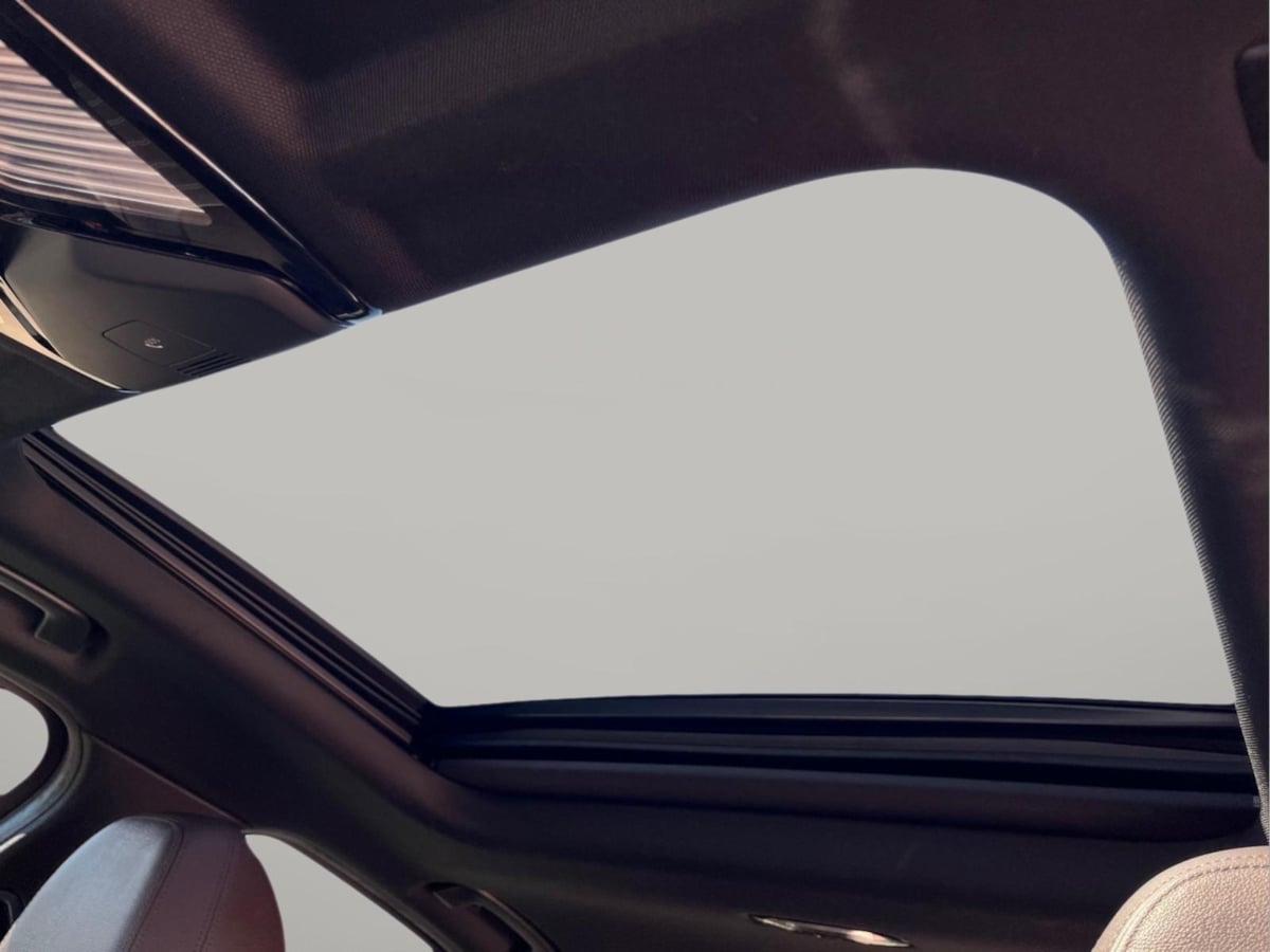 Additional photo of vehicle.