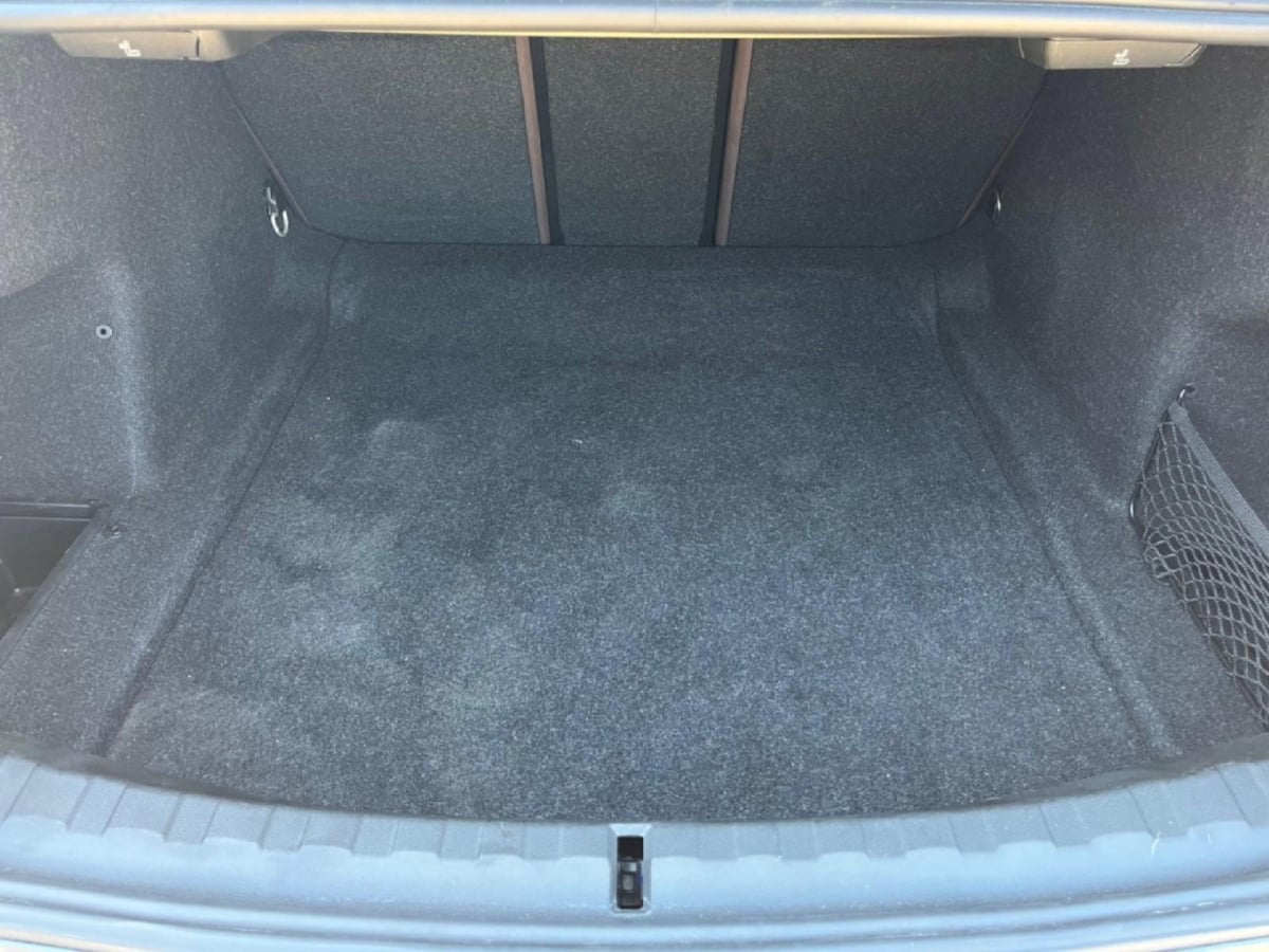 Additional photo of vehicle.