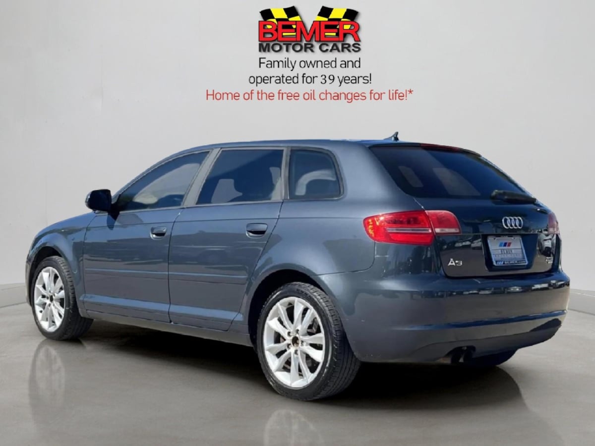 Additional photo of vehicle.