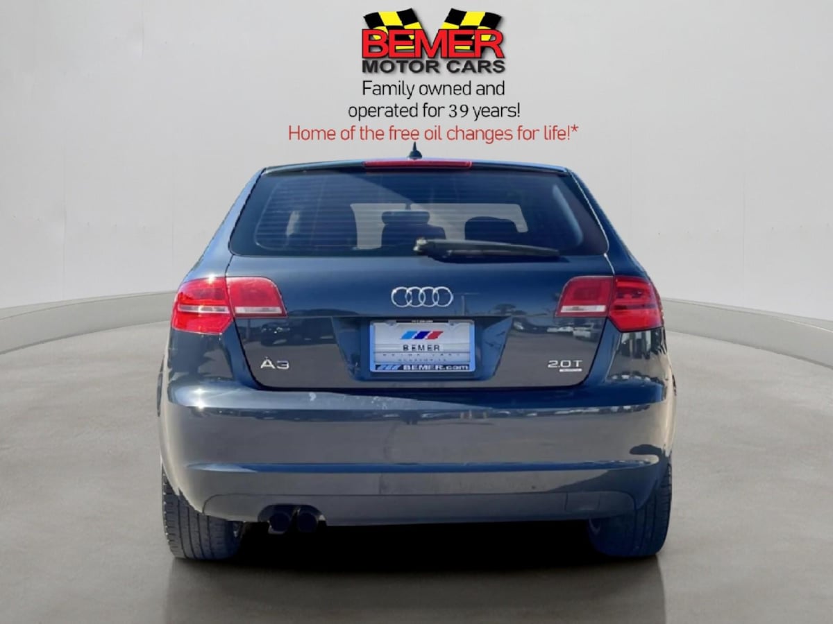 Additional photo of vehicle.