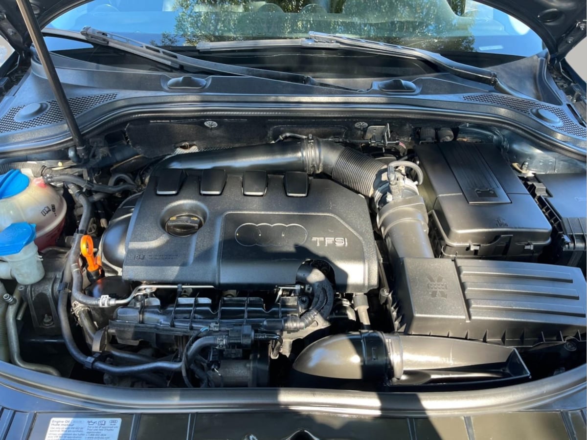 Additional photo of vehicle.