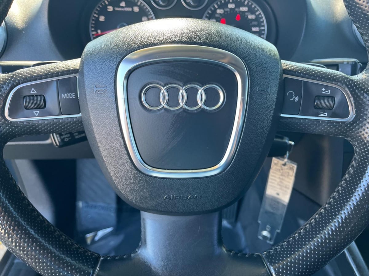 Additional photo of vehicle.