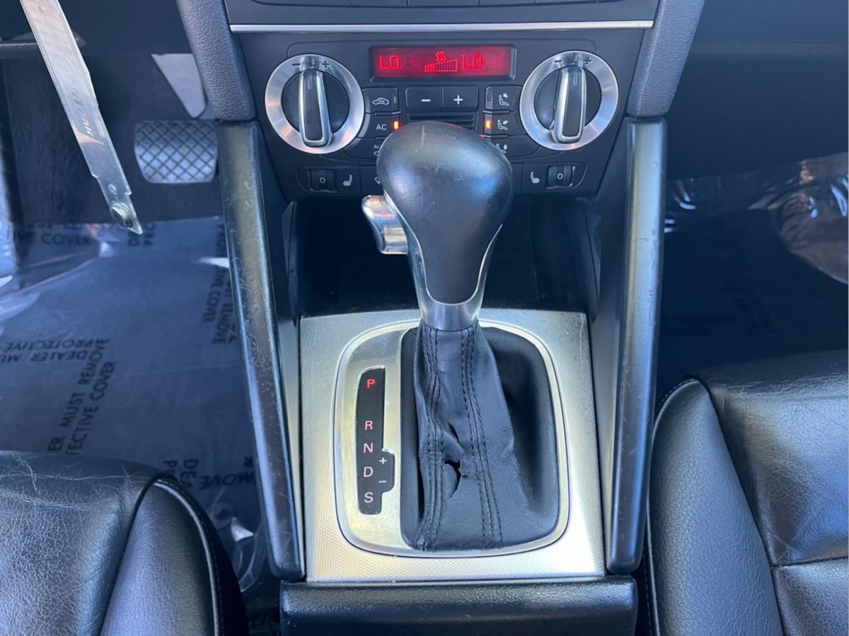 Additional photo of vehicle.