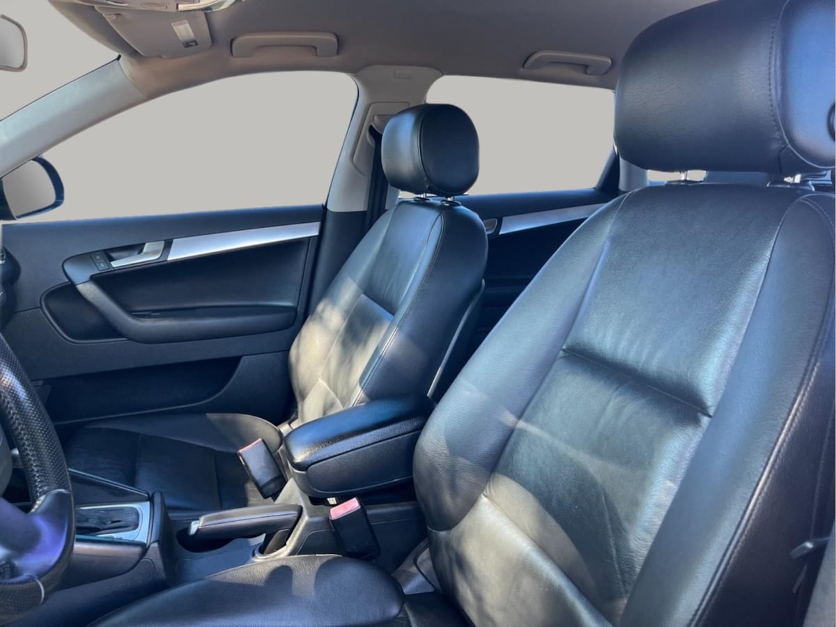 Additional photo of vehicle.