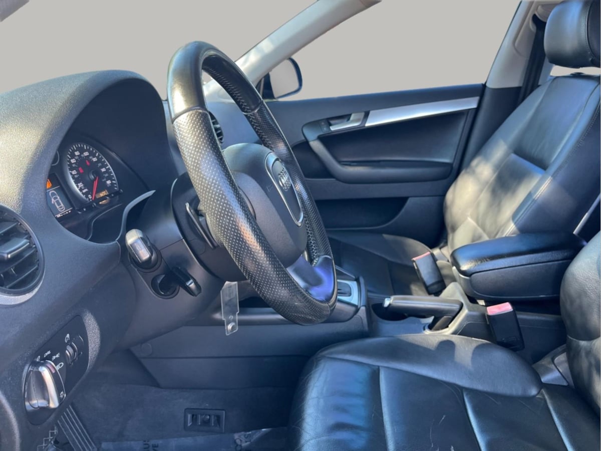 Additional photo of vehicle.